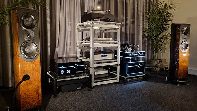 Apollo audio rack